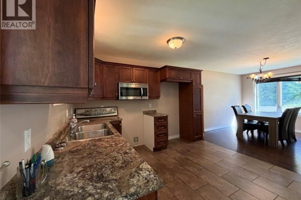 Living room - 12 Fort Avenue, Edmundston, NB E3V1E1 Photo 5