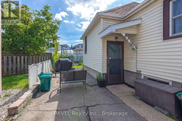 12 Garnet Street, St  Catharines, ON, photo 3