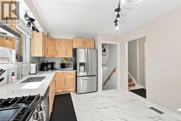 4pc Bathroom - 12 Glamis Court, Hamilton, ON L9C6B3 Photo 5