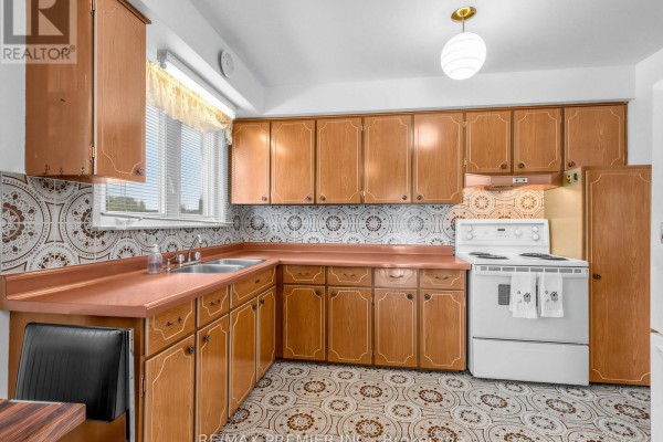 Dining room - 12 Goldcrest Boulevard, Toronto, ON M6L2X5 Photo 4