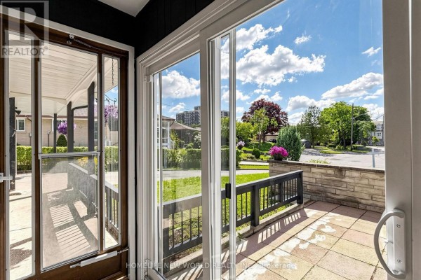 12 Greyfriar Court, Toronto, ON, photo 3