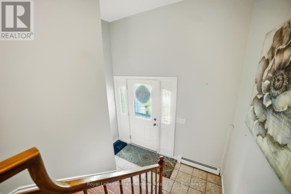 Family room - 12 Huntsman Gate, Hamilton, ON L8N2Z7 Photo 2