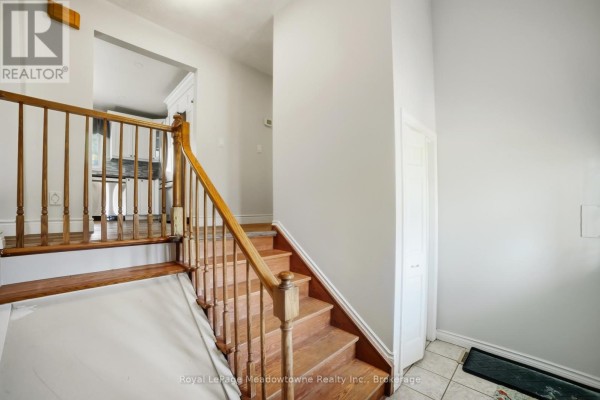 Family room - 12 Huntsman Gate, Hamilton, ON L8N2Z7 Photo 3