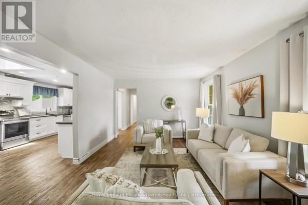 Living room - 12 Huntsman Gate, Hamilton, ON L8N2Z7 Photo 4