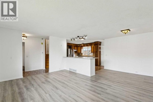 Family room - 12 Huntwick Way Ne, Calgary, AB T2K4H3 Photo 5
