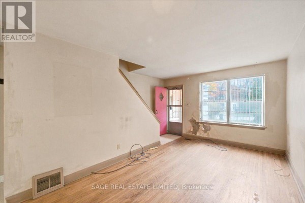 12 Khedive Avenue, Toronto, ON M6A2G2 Photo 4