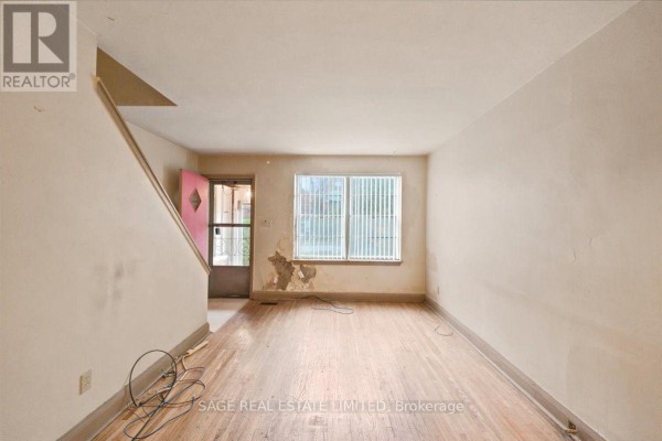 12 Khedive Avenue, Toronto, ON M6A2G2 Photo 5