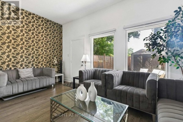 12 L'amoreaux Drive, Toronto, ON, photo 3