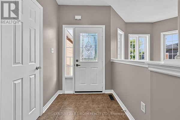 Foyer - 12 Lamont Crescent, Barrie, ON L4N2G8 Photo 4