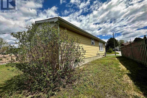 Primary Bedroom - 12 Lauzon Cres, Elliot Lake, ON P5A1J1 Photo 4