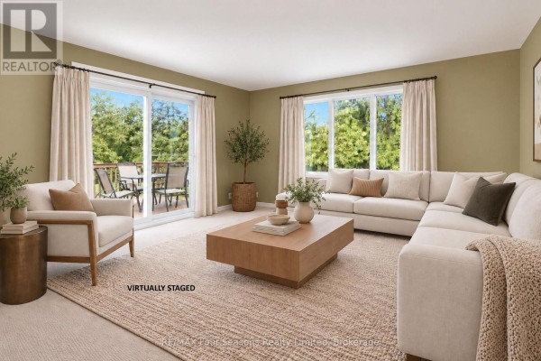 Family room - 12 Lavender Hill Road, Clearview, ON L0M1G0 Photo 4
