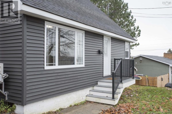 Living room - 12 Lynch, Sydney River, NS B1S1V2 Photo 2