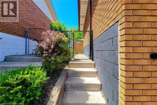 12 Maitland Avenue, Hamilton, ON, photo 3