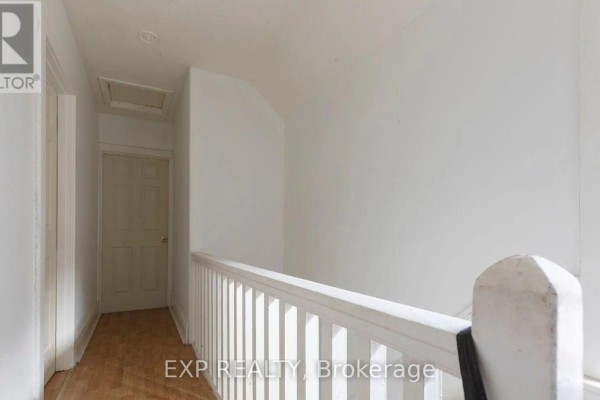 12 Mayflower Avenue, Hamilton, ON, photo 3