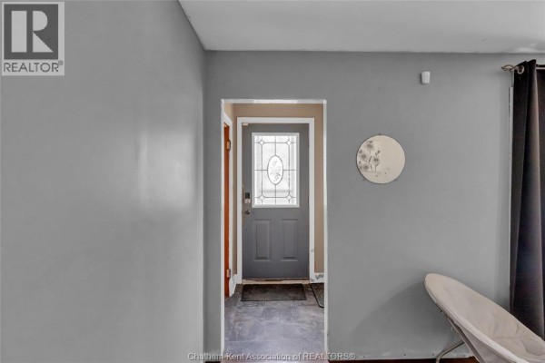 Laundry room - 12 Mckinnon Drive, Chatham, ON N7M1B4 Photo 3