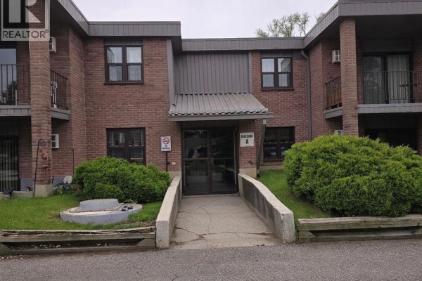 Bedroom - 12 Montgomery Drive Unit# A207, Wallaceburg, ON N8A5B5 Photo 4