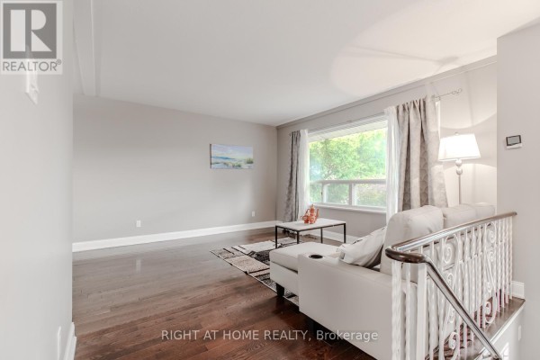 Kitchen - 12 Murellen Crescent, Toronto, ON M4A2K5 Photo 4