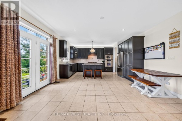 Mud room - 12 Oldham Street, Vaughan, ON L4H3N9 Photo 5