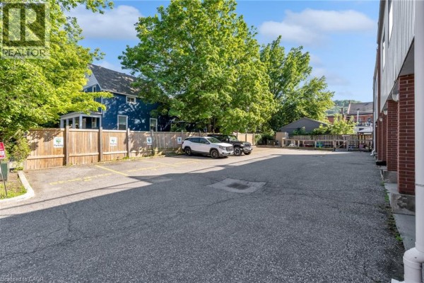 12 Ontario Street, Grimsby, ON L3M3G9 Photo 4