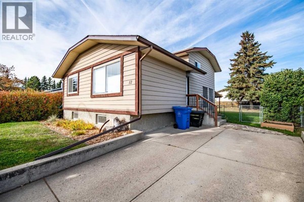 12 Opal Close, Lacombe, AB, photo 3