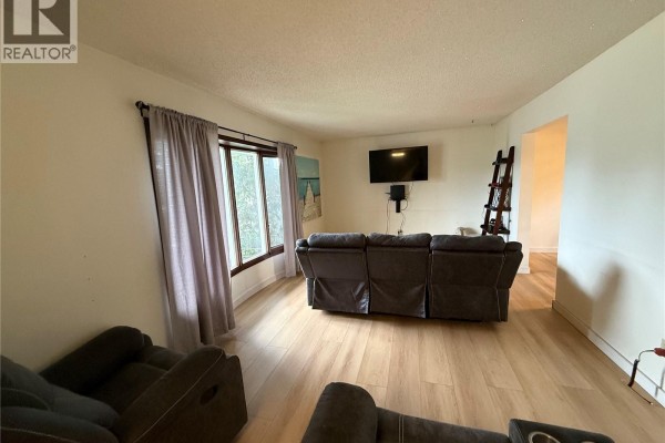 3pc Bathroom - 12 Overlord Crescent, Kindersley, SK S0L1S0 Photo 4