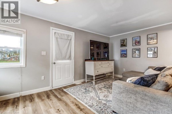 Family room - 12 Pansy Avenue, Port Dover, ON N0A1N7 Photo 5