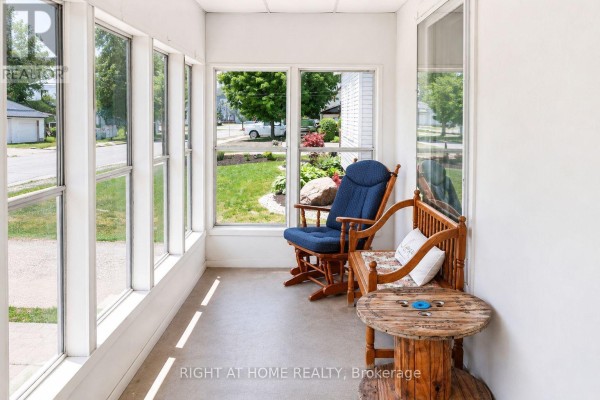 12 Pearl Street, Tillsonburg, ON N4G1L3 Photo 3