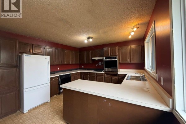 Bedroom - 12 Queen Drive, Kindersley, SK S0L1S0 Photo 4