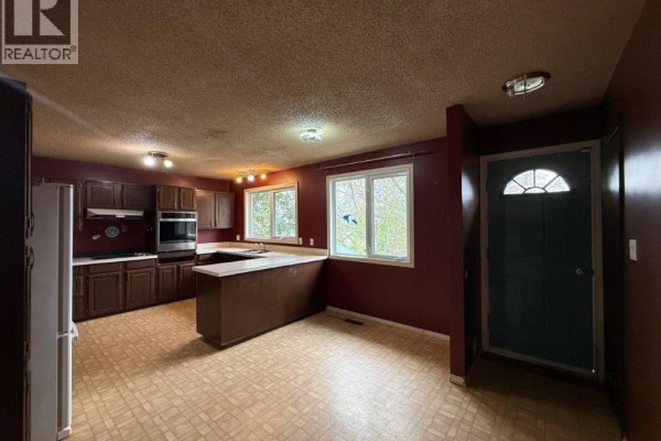 4pc Bathroom - 12 Queen Drive, Kindersley, SK S0L1S0 Photo 5