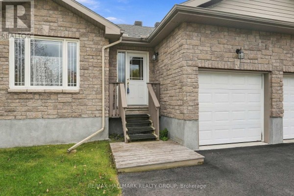 Living room - 12 Red Oak Drive, North Grenville, ON K0G1J0 Photo 2