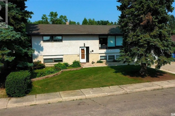 Living room - 12 Redfield Bay, Yorkton, SK S3N2P5 Photo 3