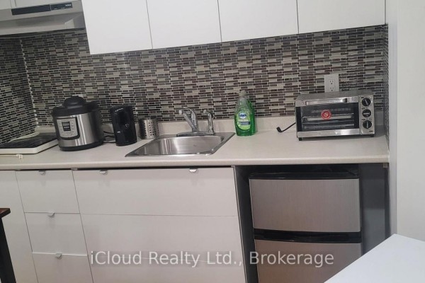 12 Scribner Court, Brampton, ON L6Z2N1 Photo 3