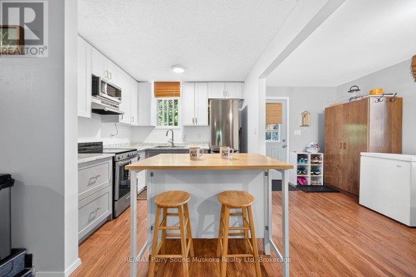 12 Silver Birch Circle, Mckellar, ON P2A0B5 Photo 5