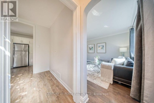 Living room - 12 Silvercrest Avenue, Toronto, ON M8W2S4 Photo 4