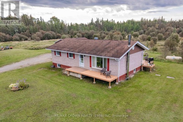 Living room - Moonbeam - 12 St Joseph Road, Kapuskasing, ON P0L1V0 Photo 2