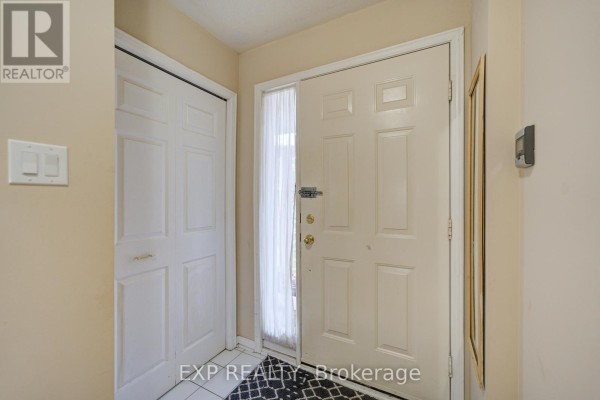 Kitchen - 12 Staverton Court, Toronto, ON M1V5G9 Photo 3