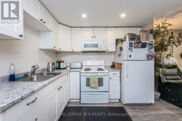 Kitchen - 12 Steven Street, Orangeville, ON L9W4G1 Photo 4