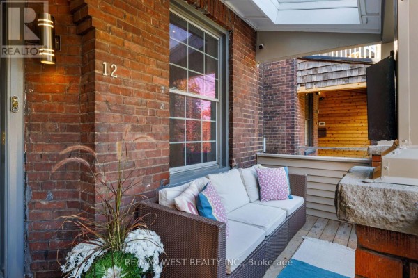 Living room - 12 Strickland Avenue, Toronto, ON M6K2H8 Photo 4
