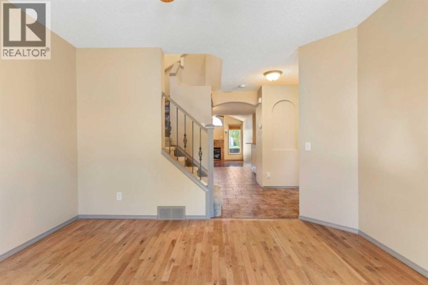 Living room - 12 Tuscany Springs Circle Nw, Calgary, AB T3L2K8 Photo 5