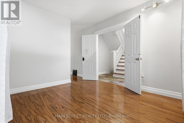 12 Vincent Street, Newmarket, ON L3Y4G2 Photo 5