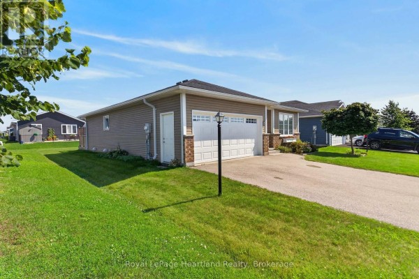 Living room - 12 Windward Way N, Ashfield Colborne Wawanosh, ON N7A0C6 Photo 5