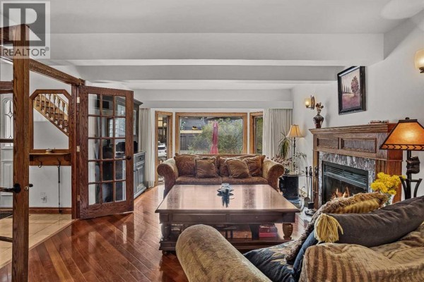 Foyer - 12 Woodside Lane, Canmore, AB T1W1T1 Photo 5