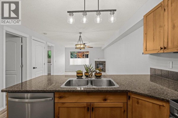 Dining room - 120, 300 Palliser Lane, Canmore, AB T1W0H5 Photo 5