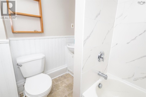 120-124 Colby Street, Sydney, NS B1P3R2 Photo 5