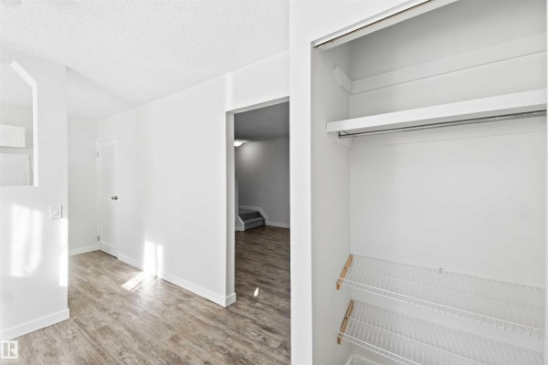 Kitchen - #120 5231 51 St, Bon Accord, AB T0A0K0 Photo 3