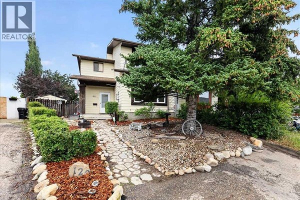 Kitchen - 120 Aboyne Place Ne, Calgary, AB T2A5Z1 Photo 2