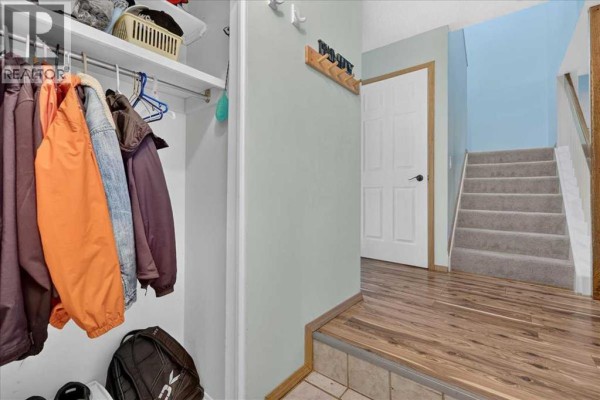 2pc Bathroom - 120 Aboyne Place Ne, Calgary, AB T2A5Z1 Photo 5