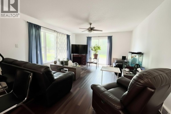 Living room - 120 Hanson Lake Road N, Smeaton, SK S0J2J0 Photo 3