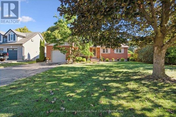 Living room - 120 Landrex Boulevard, Guelph/eramosa, ON N0B2K0 Photo 2