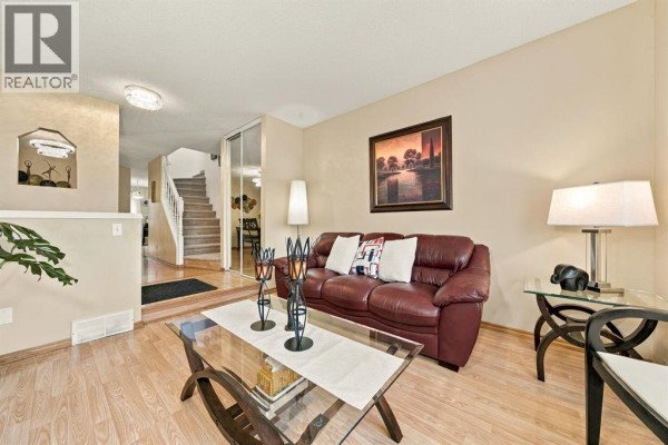 Kitchen - 120 Millrise Close Sw, Calgary, AB T2Y2T3 Photo 4